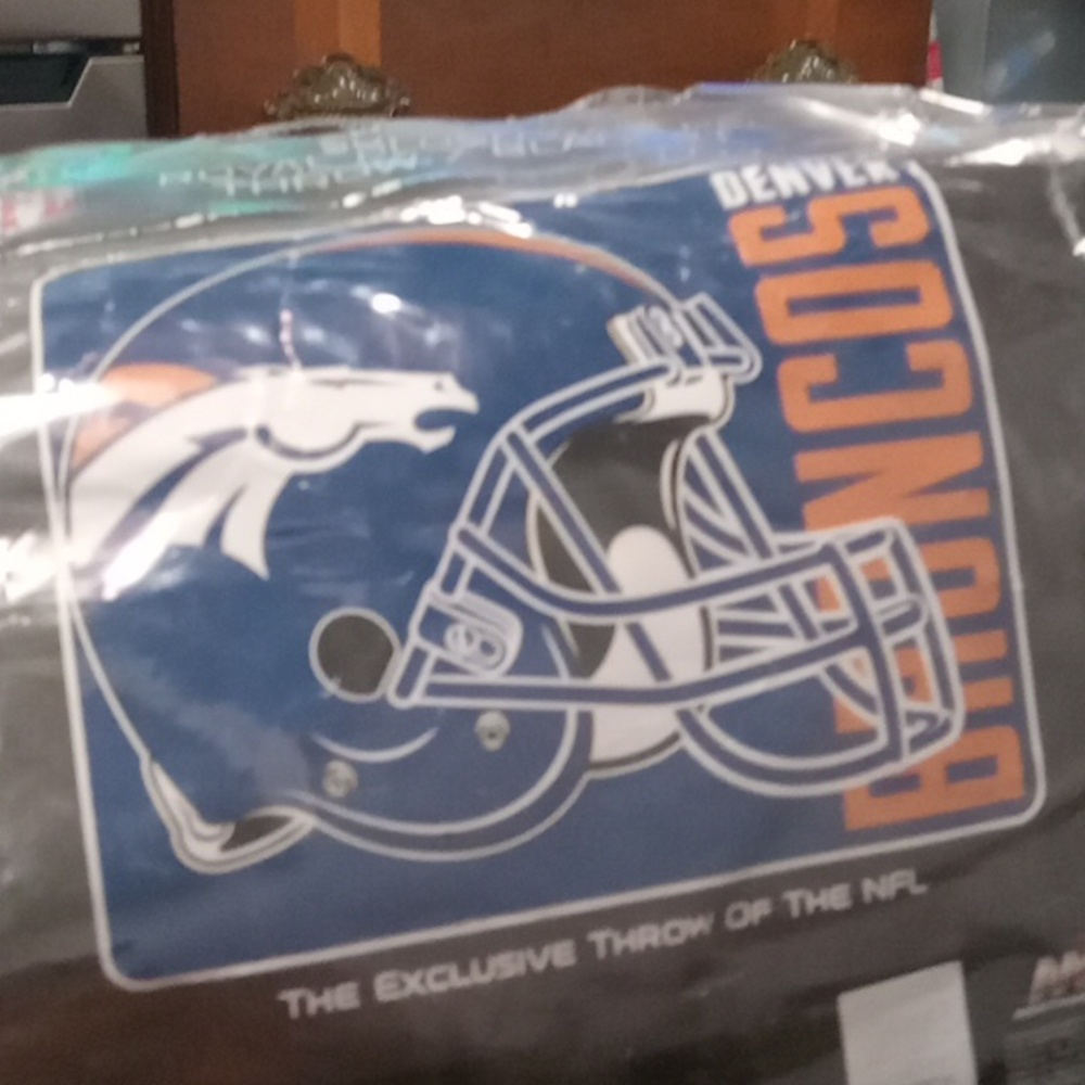 Nfl denver broncos throw
